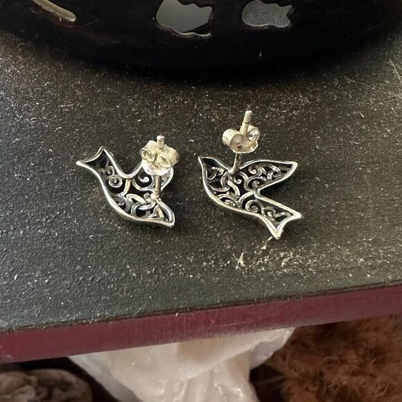 Sparrow Sterling Silver Filigree Bird Stud Earrings - Picture 4 of 4